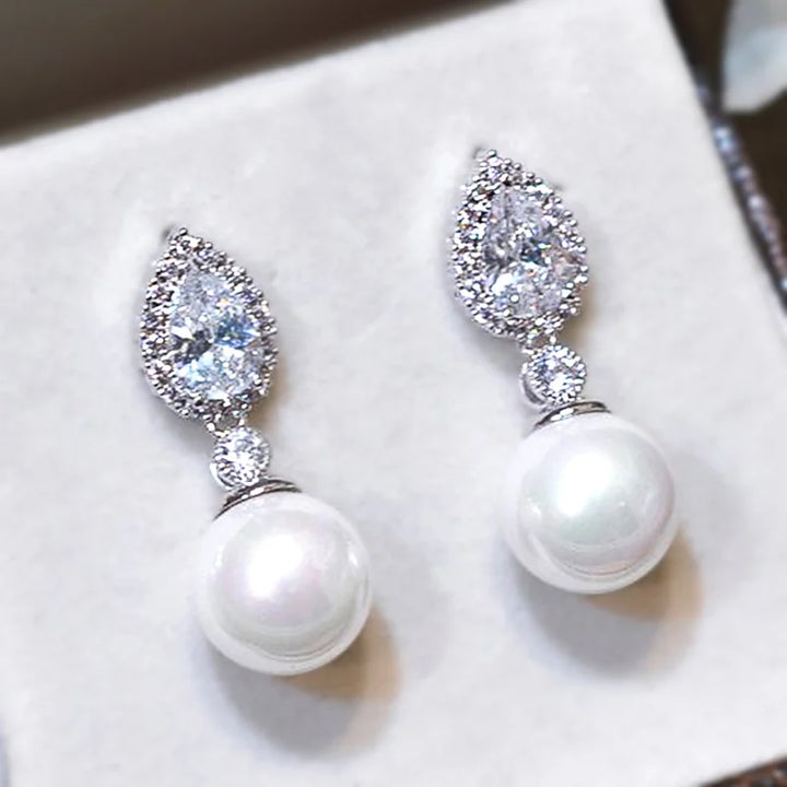 Huitan Gorgeous Flower Imitation Pearl Earrings Women Luxury Inlaid Sparkling CZ Stone Fashion Wedding Jewelry Wholesale Lots