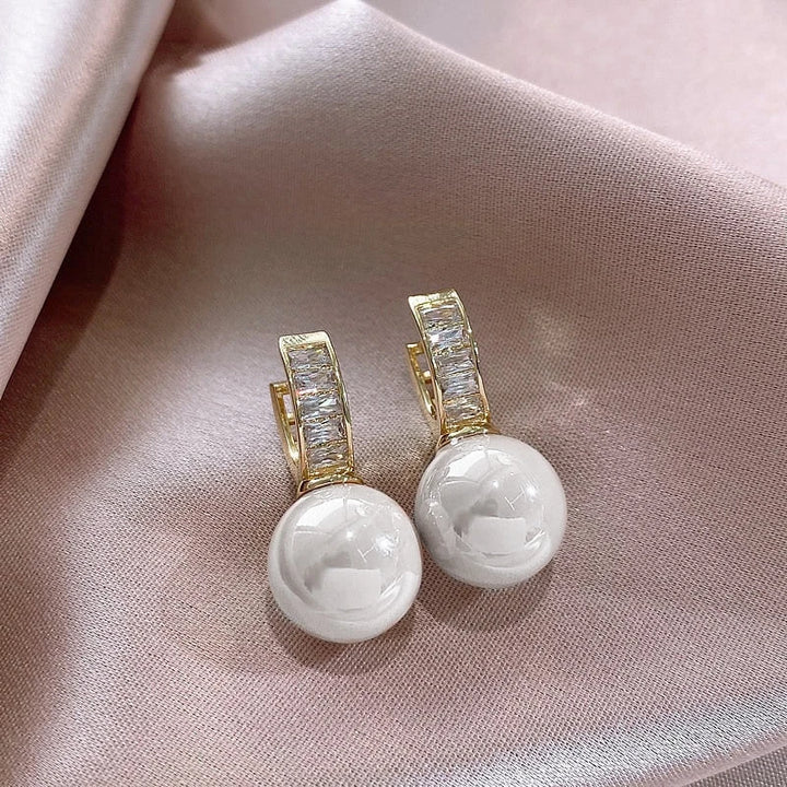 Huitan Gorgeous Flower Imitation Pearl Earrings Women Luxury Inlaid Sparkling CZ Stone Fashion Wedding Jewelry Wholesale Lots